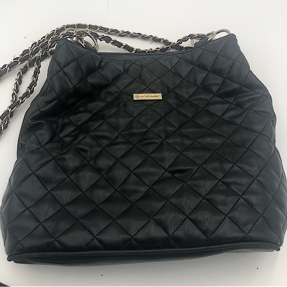🔥GLORIA VANDERBILT vintage quilted chain bag